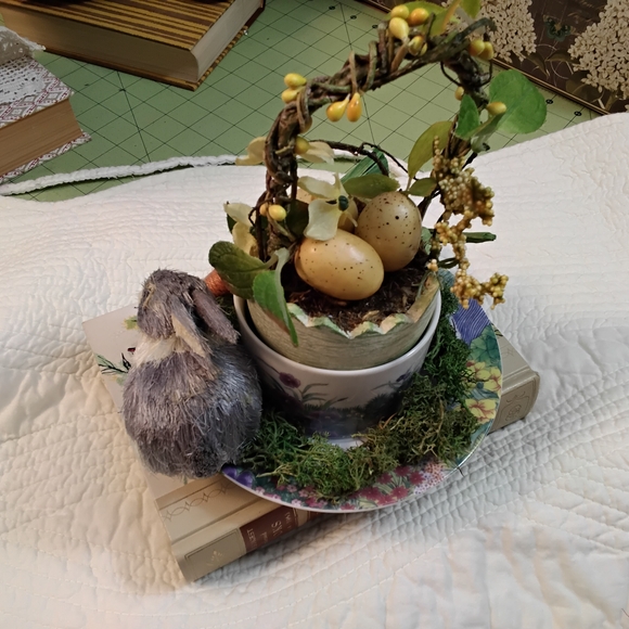 3888 Cup & Saucer Book And Floral Bunny Planter with Carrots - Picture 5 of 6